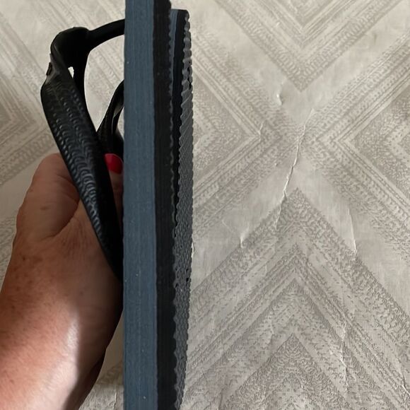 Showaflops Boys Black & Grey Tire Tracks Flip Flops - Size 2 - Picture 4 of 5